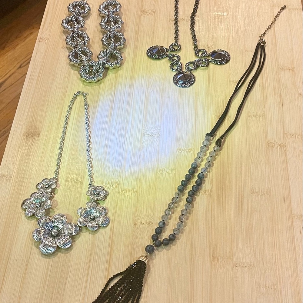 Elegant Silver Floral Necklace Set